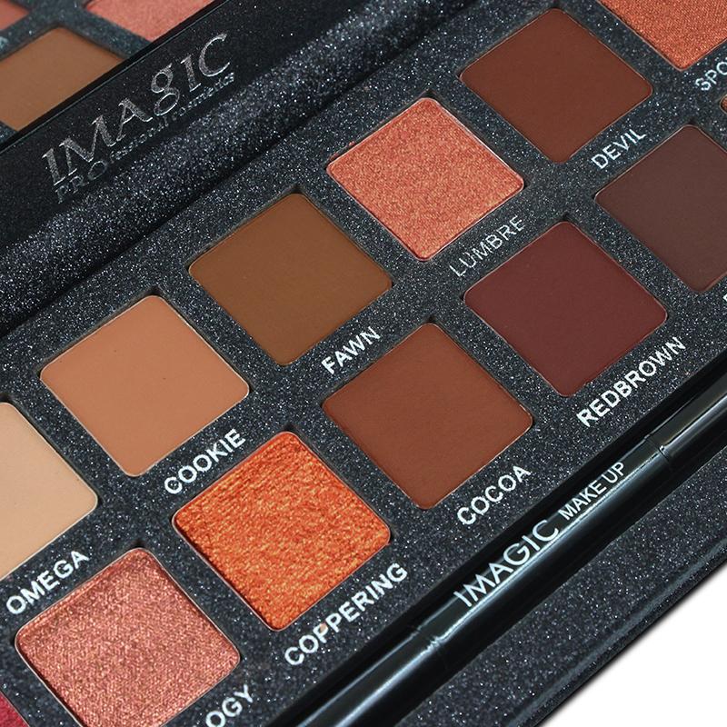 Palette de 14 fards nudes et mats pour un look sublime